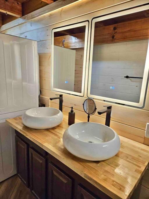 Modern Lake Side Nest• Hotub Fenced Yard King Beds เซอเวียร์วีล ภายนอก รูปภาพ