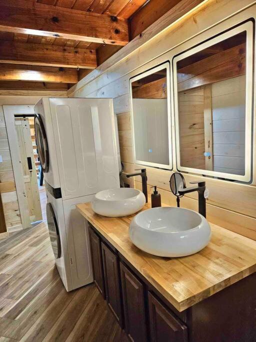 Modern Lake Side Nest• Hotub Fenced Yard King Beds เซอเวียร์วีล ภายนอก รูปภาพ