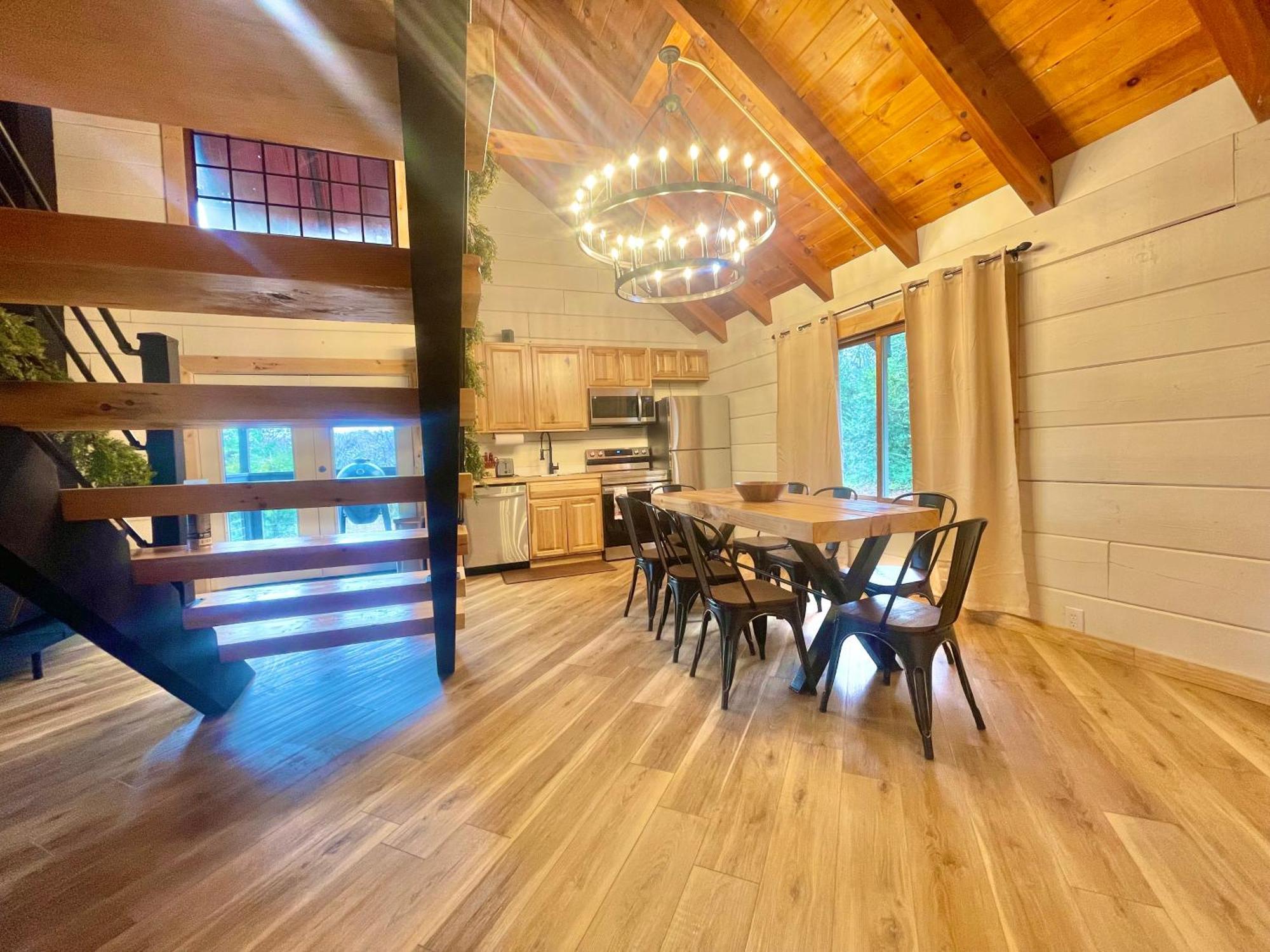Modern Lake Side Nest• Hotub Fenced Yard King Beds เซอเวียร์วีล ภายนอก รูปภาพ